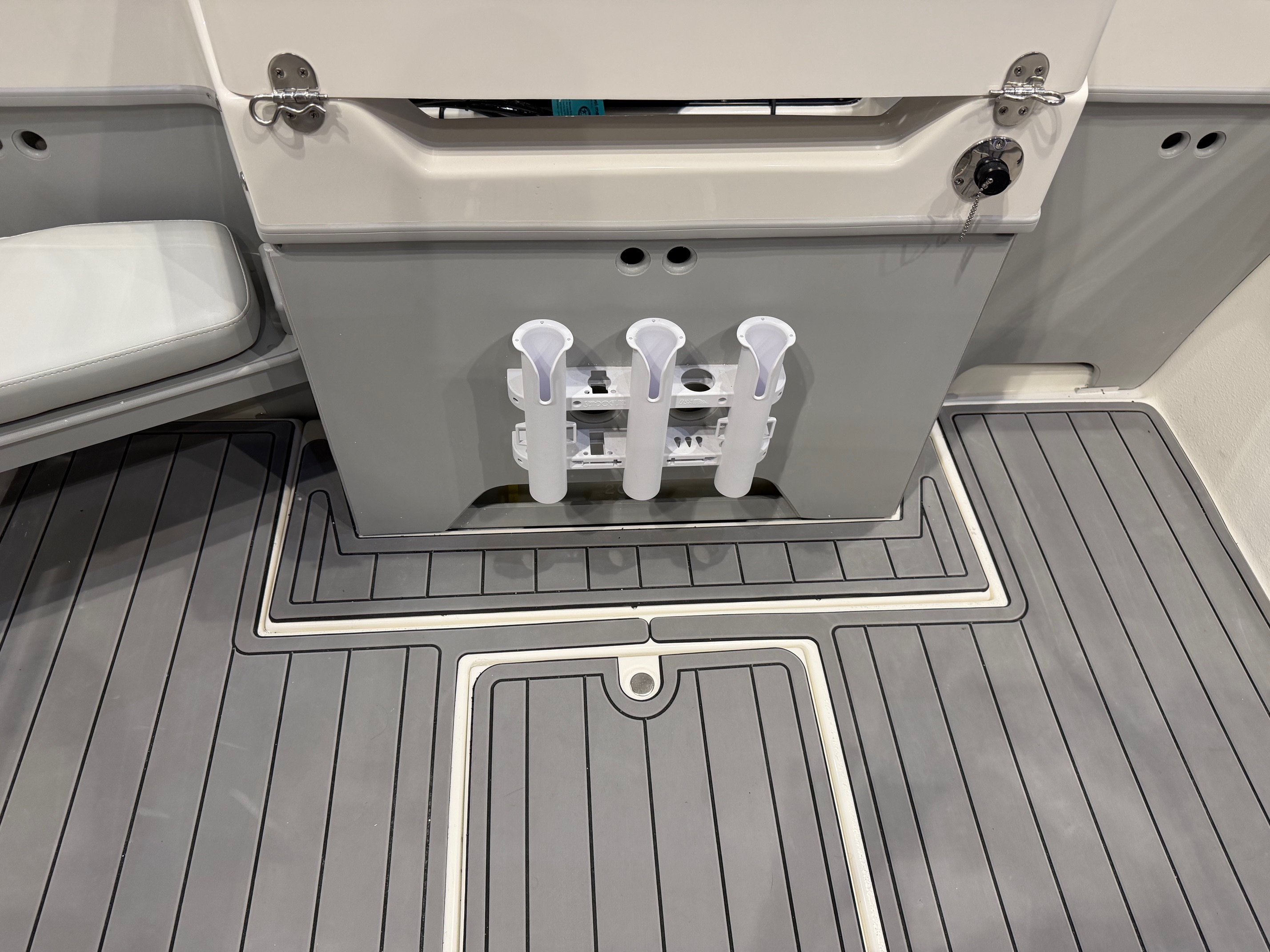 19 Sea Chaser Yellowtail Edition interior