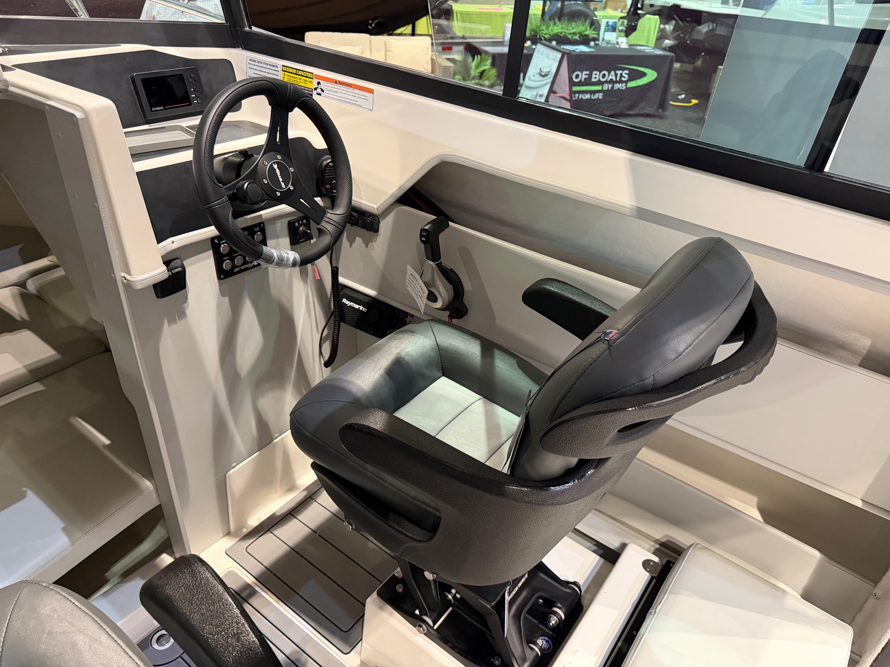 Sea Ranger HT 19 interior