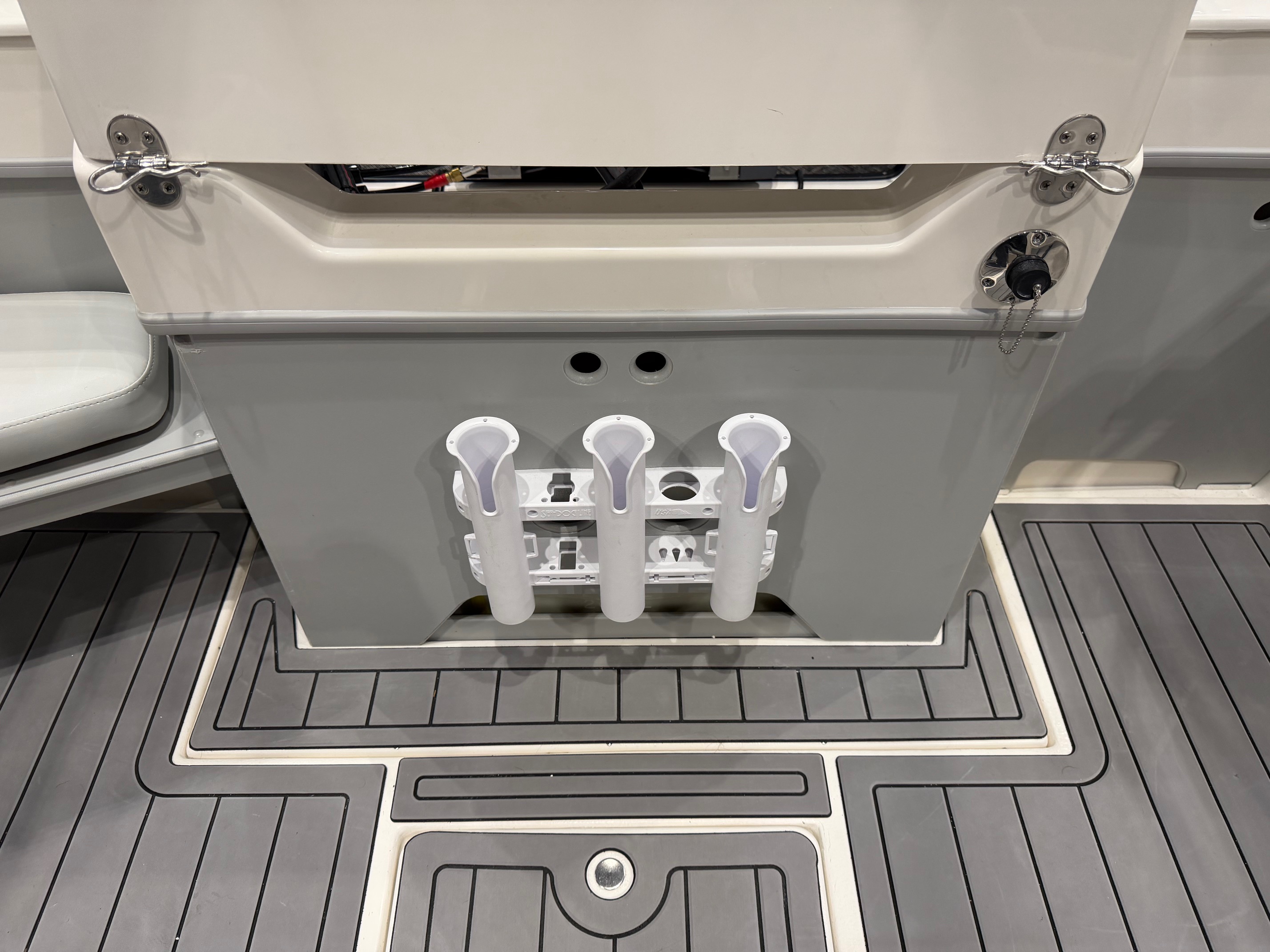 Sea Ranger HT 19 interior