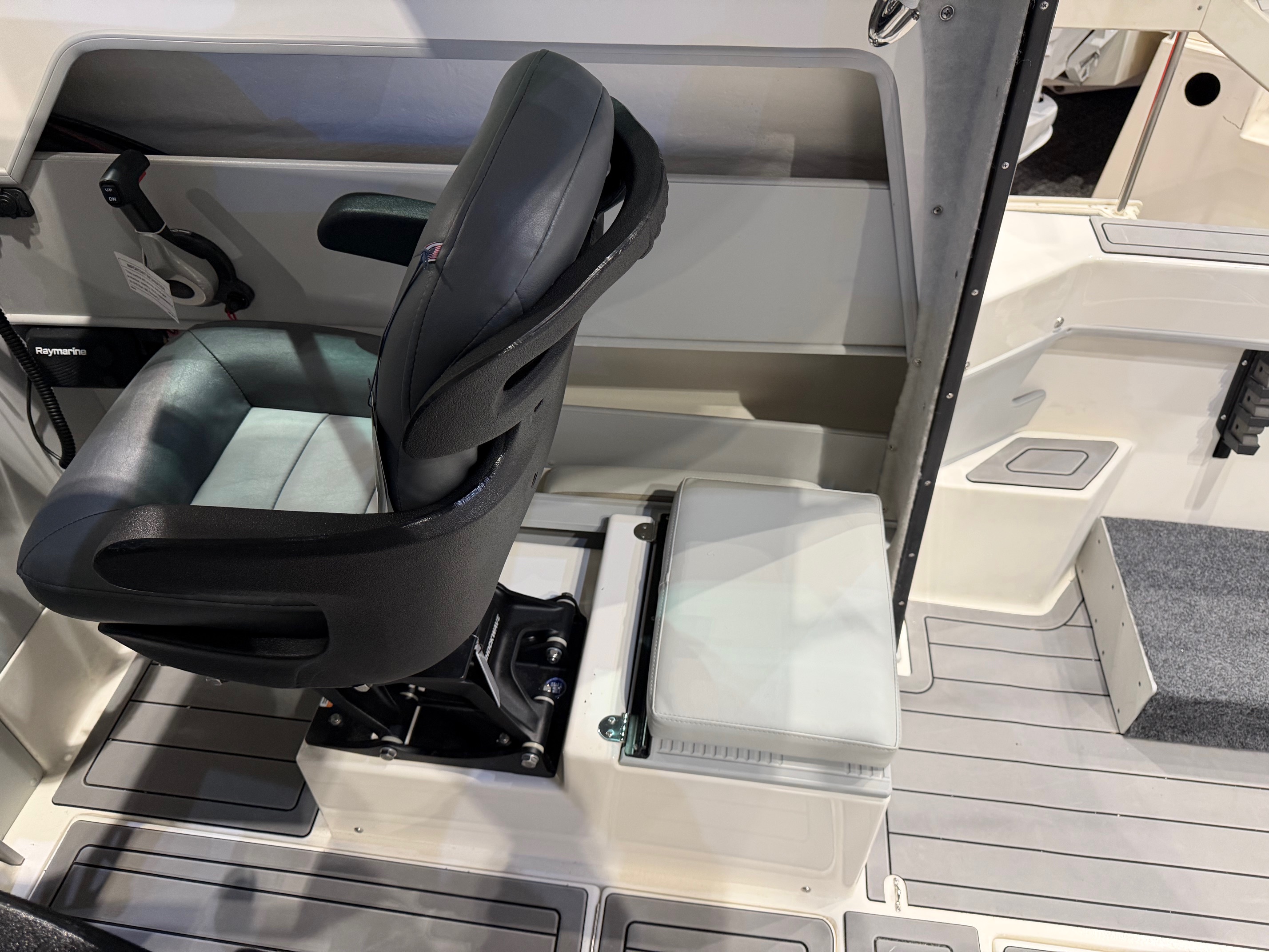 Sea Ranger HT 21 interior