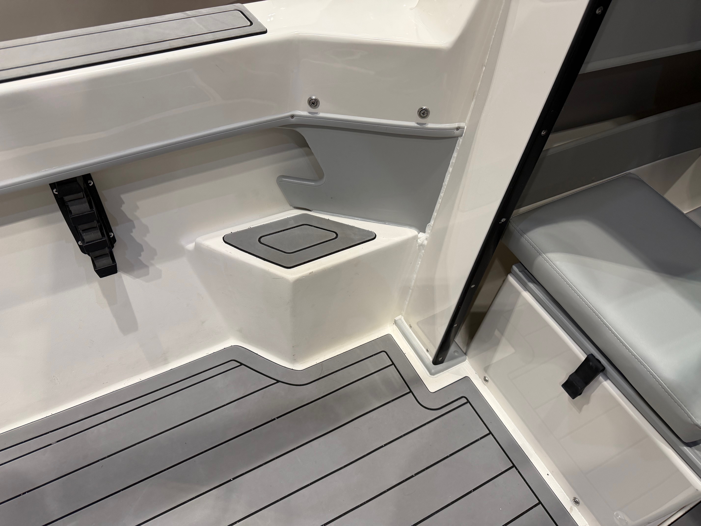 Sea Ranger HT 21 interior