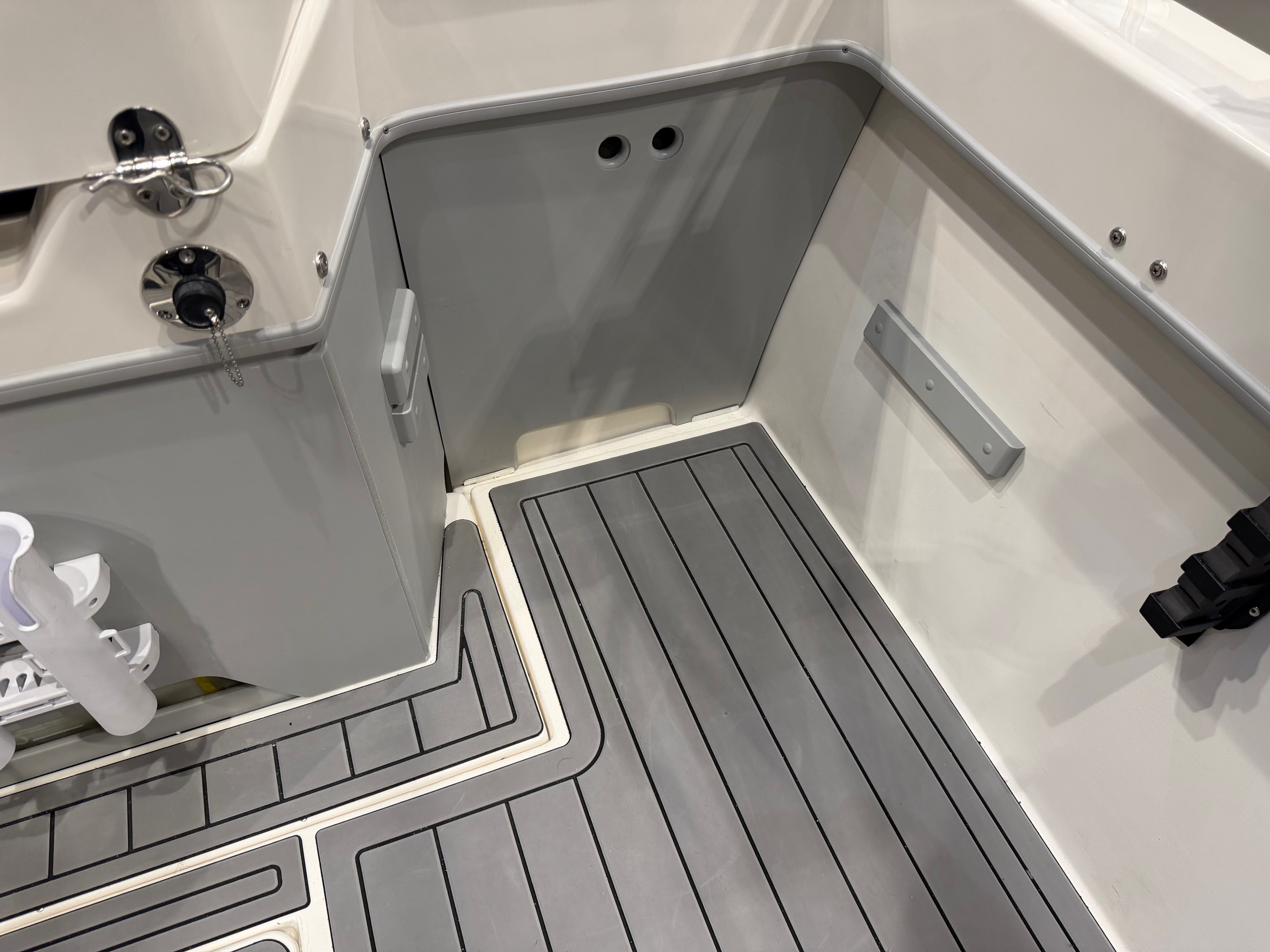 Sea Ranger HT 21 interior