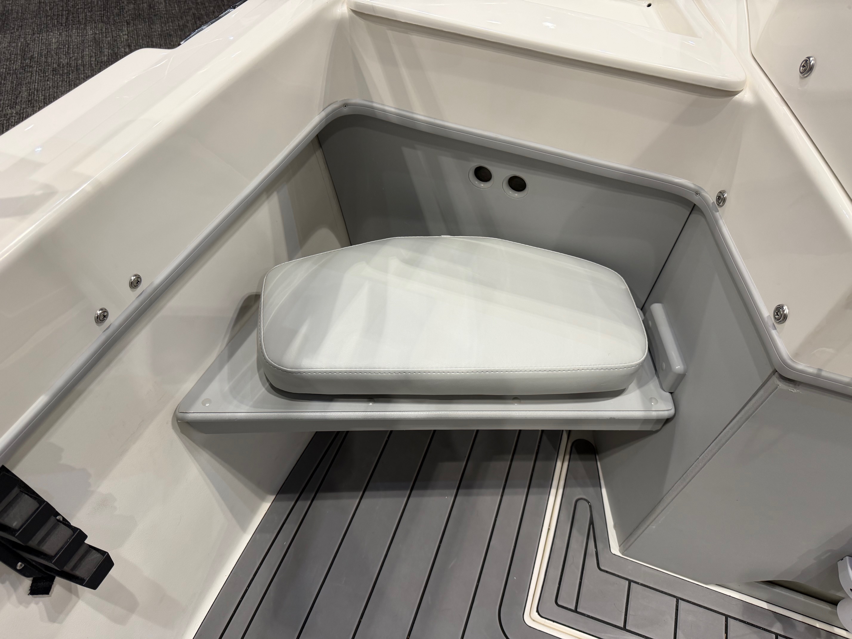Sea Ranger HT 21 interior