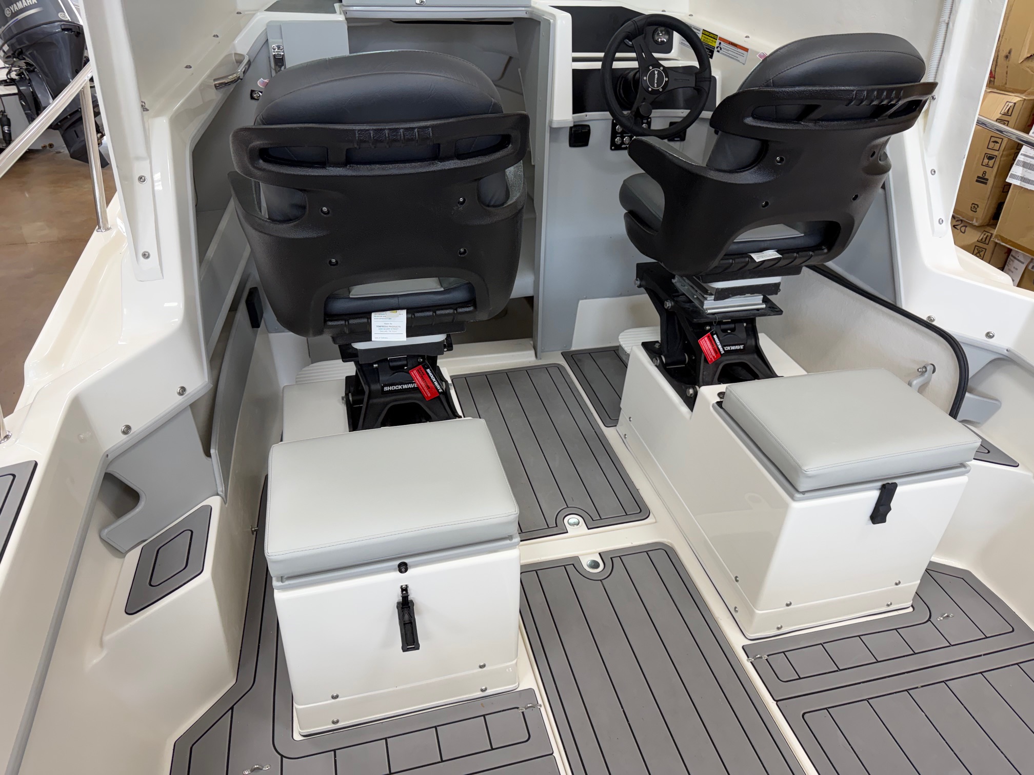 21 Sea Ranger Yellowtail Edition interior