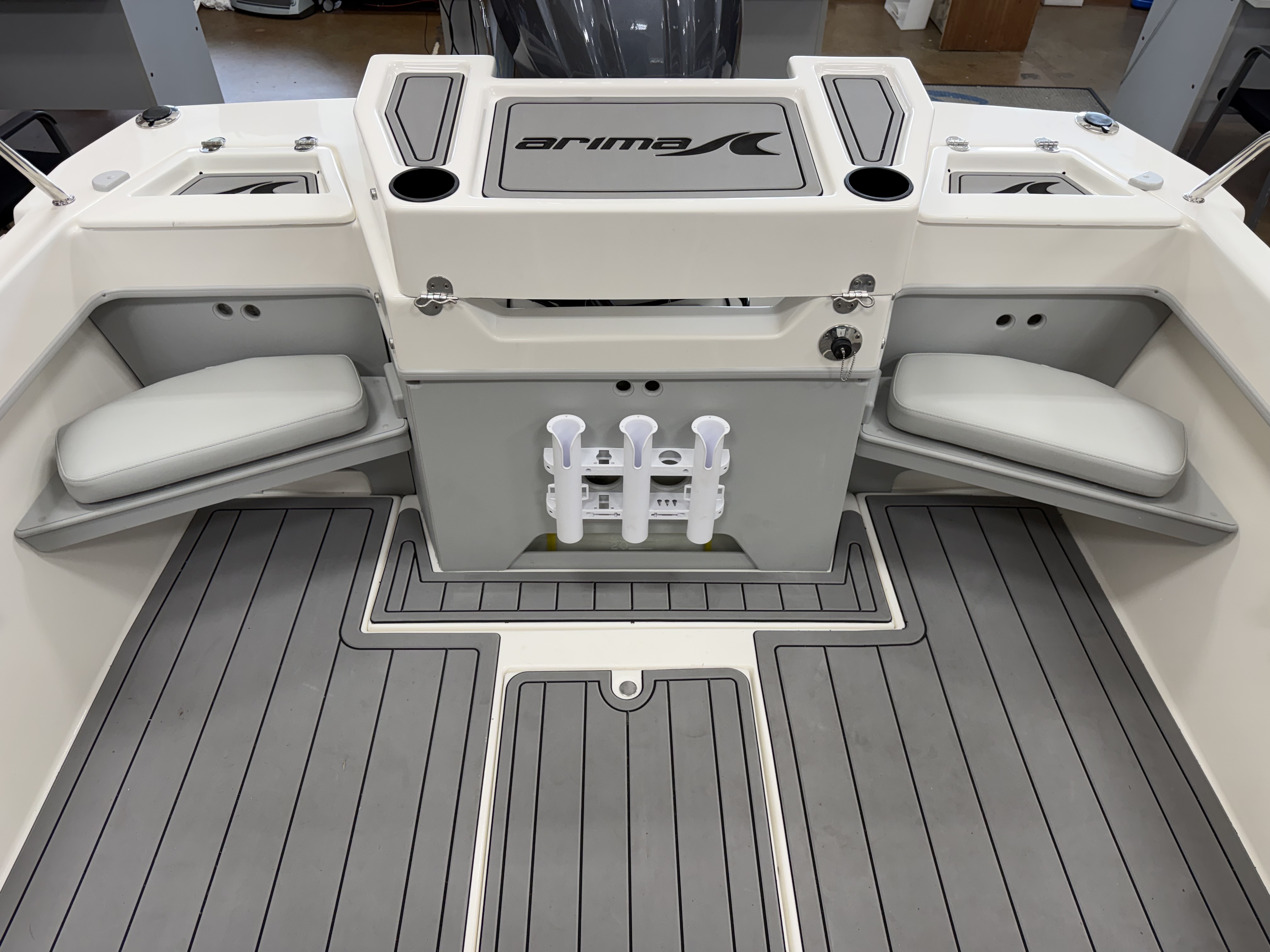 21 Sea Ranger Yellowtail Edition interior